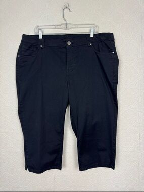 NWT Lane Bryant Black Capri Pants Women’s Size 20 Stretch‎ Mid Rise Cropped